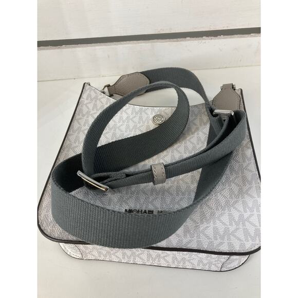 MICHAEL KORS, SMALL WHITE SIGNATURE LEATHER CROSSBODY BAG - Picture 16 of 16